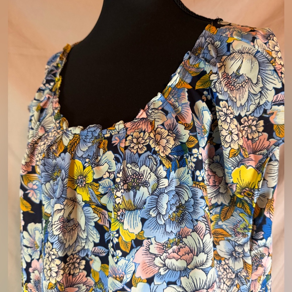 LC Lauren Conrad Blue & Yellow Floral Short-Sleeve Top 🌼 - Picture 2 of 7